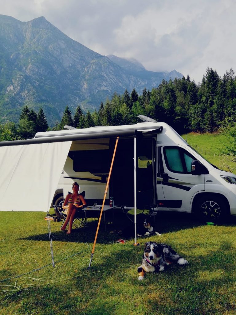 b8f8f4b2-b703-47f1-a3ee-e63a28a8a500 Soca Tal Hund Camping Wandern Camping Klin