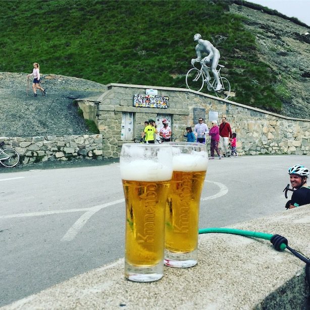 Tour de France Col du Tourmalet Pyrenäen tour de France Hund Wohnmobil