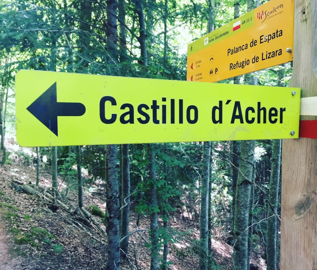 Castillo d'Acher Castillo d'acher Hecho-Tal Hund Wanderung