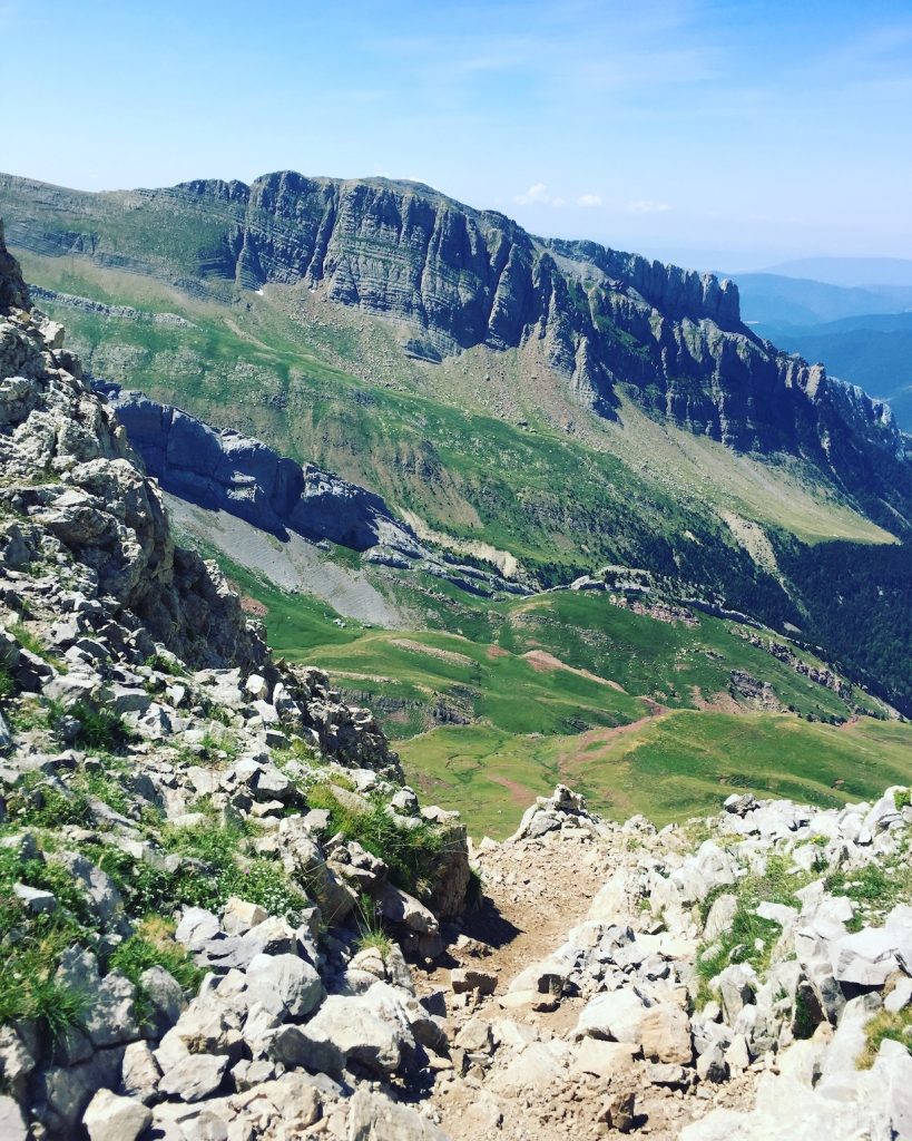 Hecho Tal Castillo d'acher Hecho-Tal Hund Wanderung