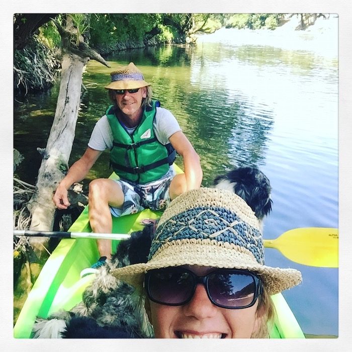 Ardèche Ardèche Frankreich Südfrankreich Fluss Hunde Camping Kanu