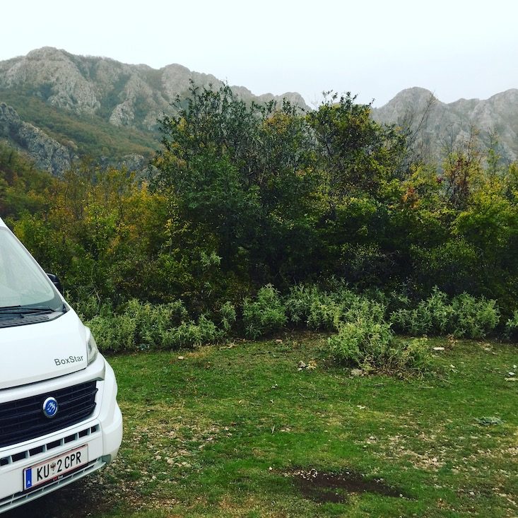 Old road to Bar Montenegro Old Road to Bar Campingbus Wohnmobil wild camping Hund