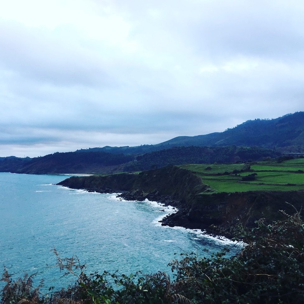 Mar Cantábrico Hund camping Nordspanien Asturien Kantabrien Wohnmobil
