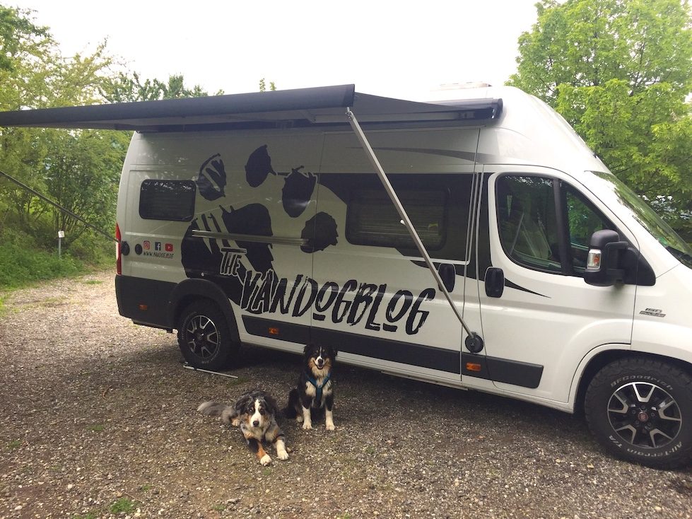 Kastenwagen Kastenwagen Camper Vandog camping Hund