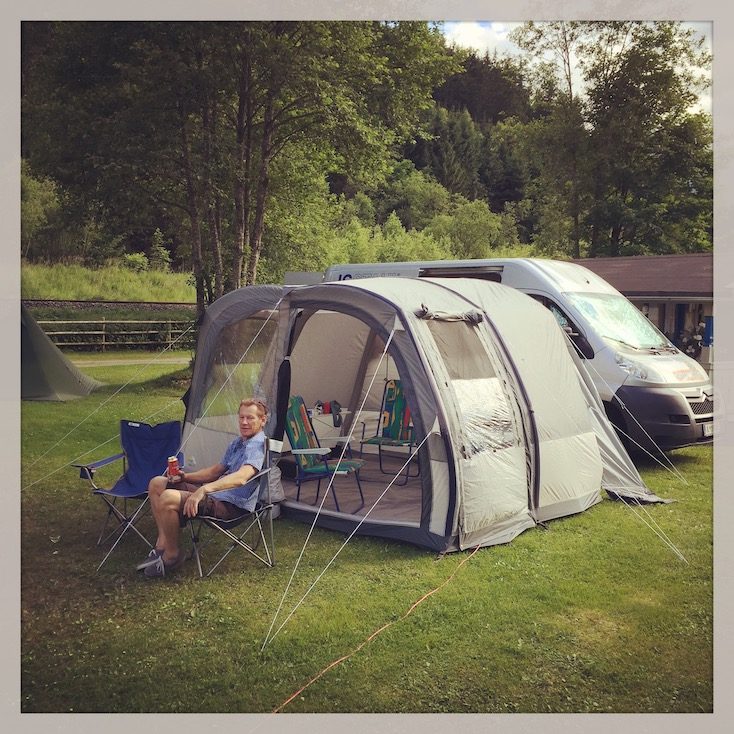 Kastenwagen Kastenwagen Camping Hund Vorzelt simpel
