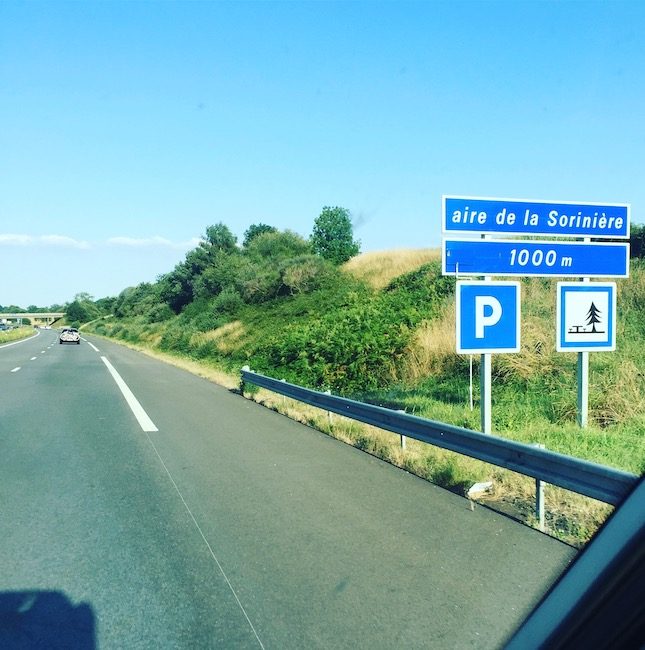 Frankreich französische Autobahn Autoroute Aire Rastplatz Camping