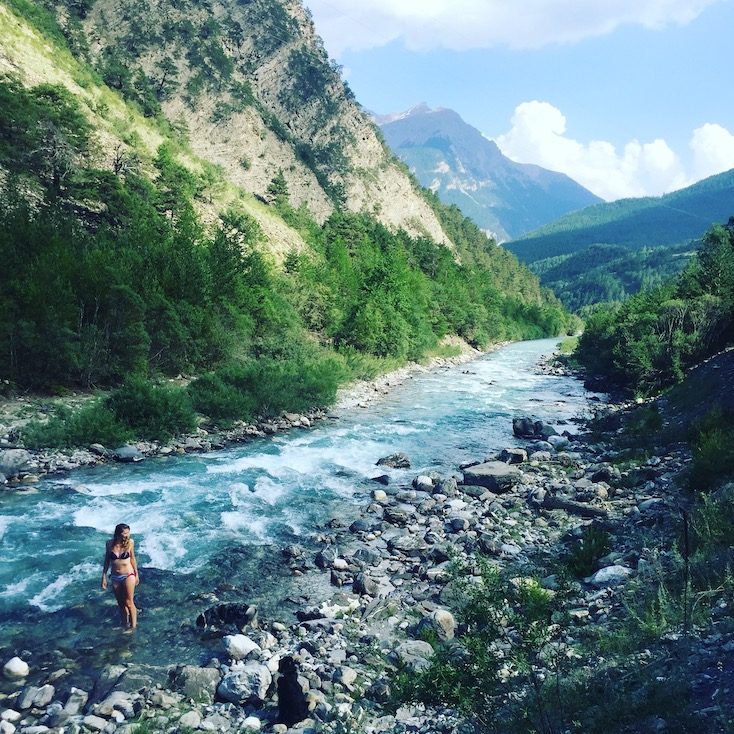 Vallee d'ubaye Vallee d'ubaye Frankreich Alpen Wildcamping Hund Wohnmobil Campingbus Fluss