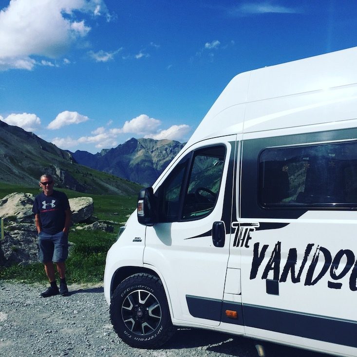 Col de la Cayolle Col de la Cayolle Routes des Grandes Alpes Camping verboten Hunde verboten Frankreich Alpenpässe