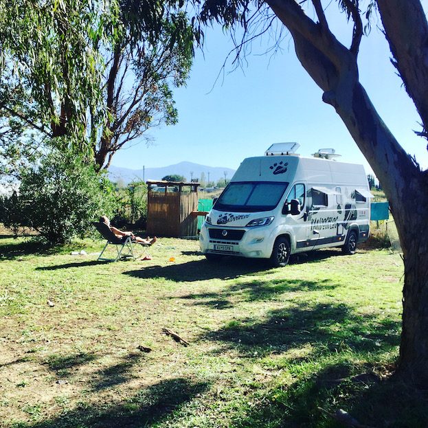 Languedoc Roussillon Frankreich Kastenwagen Van Wohnmobil Stellplatz Bauernhof-Camping Südfrankreich Reisen mit Hund