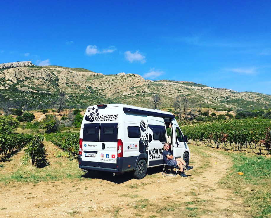 Languedoc-Roussillon Languedoc Roussillon Kastenwagen Wohnmobil Van Camping Roadtri Rundreuse Frankreich Südfrankreich Wildcamping Reisen mit Hund