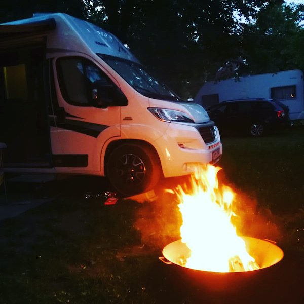 Weinviertel Camping Hubertus Lagerfeuer Camping mit Hund Niederösterreich