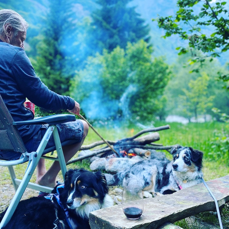 Valle Gesso Campingplatz Sotto il faggio Piemont Seealpen Camping mit Hund Lagerfeuer
