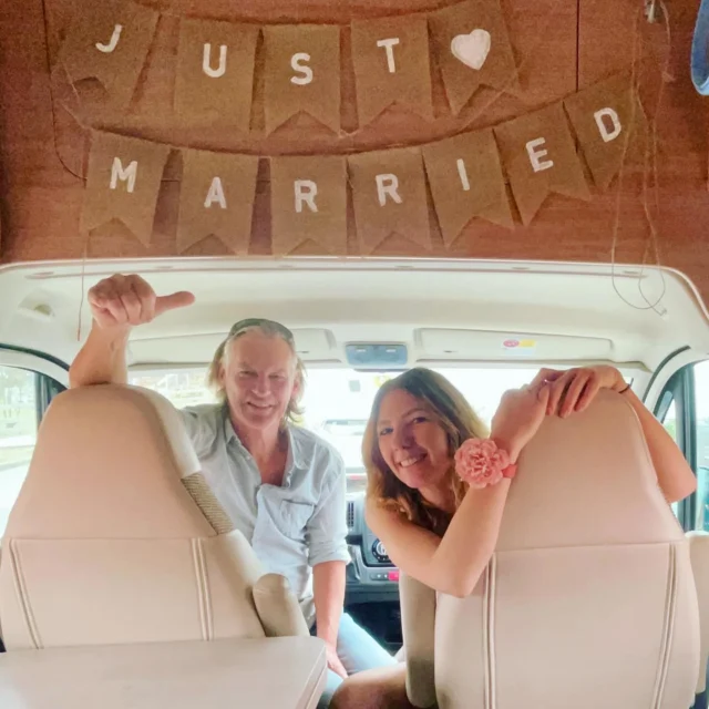 365 Tage ♥️
.
Ich weiß gar nicht, worüber ich mehr aufgeregt war - den Beginn unserer großen Reise oder die heimliche Hochzeit… 👰‍♀️ 🚐 
.
#sabbatical #sabbaticallife #hochzeitsfotos #hochzeitstag #happyanniversary #vanlife #vanlifemithund #vanlifecouple #hochzeitsreise #langzeitreise #unterwegs #kastenwagen #happytogether #lovehim #besteentscheidung
